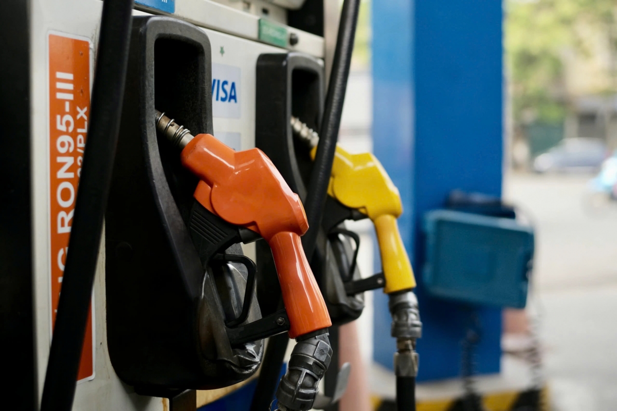 Petrol prices fall below VND19,000/l for fourth consecutive week